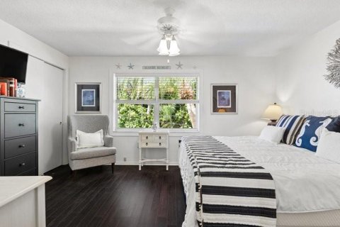 Condo in Saint Petersburg, Florida, 1 bedroom  № 2386220 - photo 16
