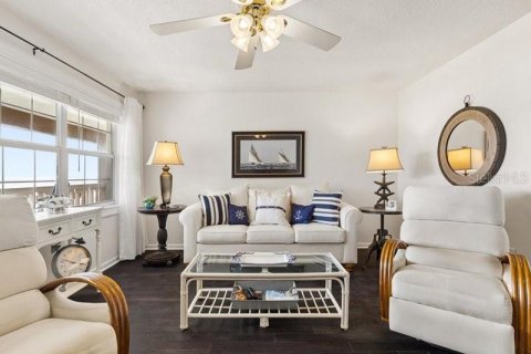 Condo in Saint Petersburg, Florida, 1 bedroom  № 2386220 - photo 9