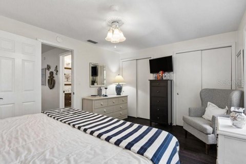 Condo in Saint Petersburg, Florida, 1 bedroom  № 2386220 - photo 18