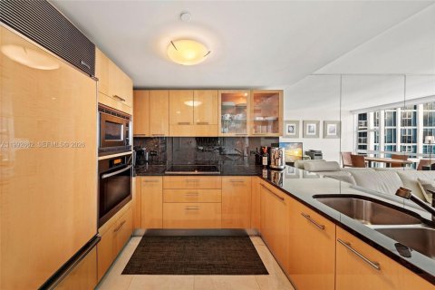 Condo in Miami Beach, Florida, 1 bedroom  № 2056309 - photo 16
