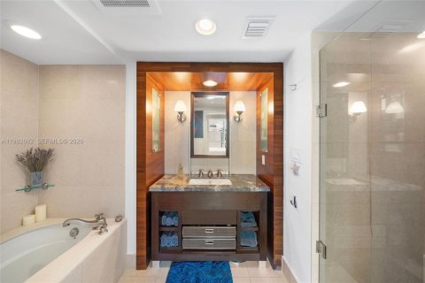 Condo in Miami Beach, Florida, 1 bedroom  № 2056309 - photo 15