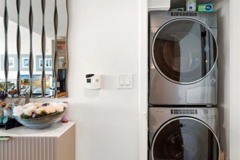 Condo in Miami Beach, Florida, 1 bedroom  № 2056309 - photo 19