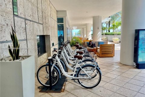 Condo in Miami Beach, Florida, 1 bedroom  № 2056309 - photo 24