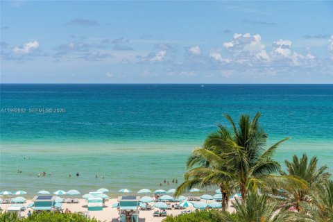 Condo in Miami Beach, Florida, 1 bedroom  № 2056309 - photo 3