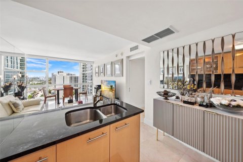 Condo in Miami Beach, Florida, 1 bedroom  № 2056309 - photo 10