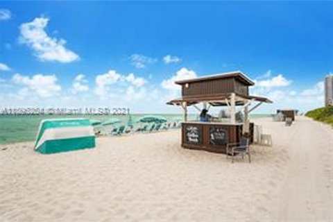 Condo in Miami Beach, Florida, 1 bedroom  № 2056309 - photo 22