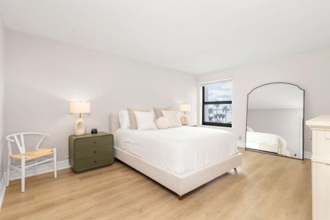Condo in West Palm Beach, Florida, 2 bedrooms № 2250105 - photo 10