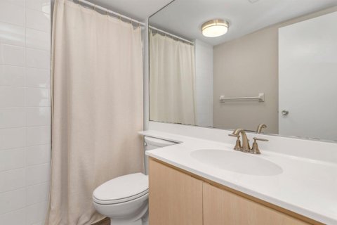 Condo in West Palm Beach, Florida, 2 bedrooms № 2250105 - photo 13