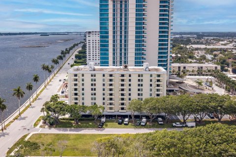 Condo in West Palm Beach, Florida, 2 bedrooms № 2250105 - photo 17