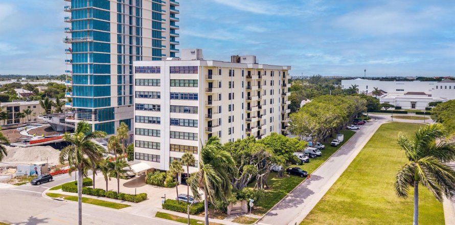 Condo in West Palm Beach, Florida, 2 bedrooms № 2250105