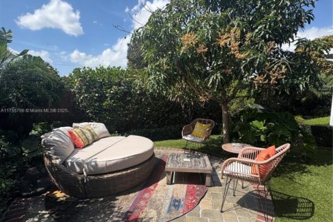 House in Miami, Florida 4 bedrooms, 138.61 sq.m. № 1867163 - photo 3