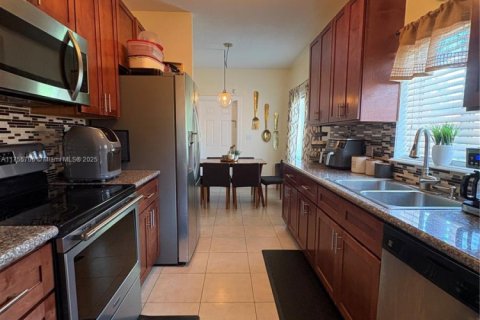 House in Miami, Florida 4 bedrooms, 138.61 sq.m. № 1867163 - photo 8