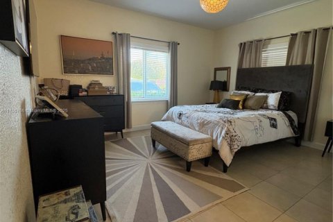 House in Miami, Florida 4 bedrooms, 138.61 sq.m. № 1867163 - photo 10