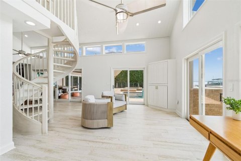 House in Saint Petersburg, Florida 4 bedrooms, 288.83 sq.m. № 2195774 - photo 25