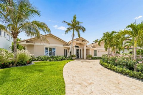 House in Saint Petersburg, Florida 4 bedrooms, 288.83 sq.m. № 2195774 - photo 2