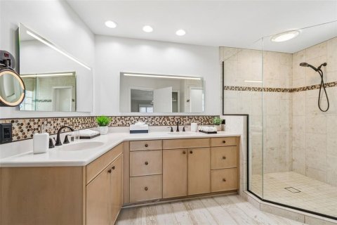 House in Saint Petersburg, Florida 4 bedrooms, 288.83 sq.m. № 2195774 - photo 8