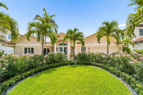 House in Saint Petersburg, Florida 4 bedrooms, 288.83 sq.m. № 2195774 - photo 12