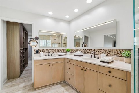 House in Saint Petersburg, Florida 4 bedrooms, 288.83 sq.m. № 2195774 - photo 29