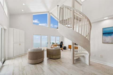 House in Saint Petersburg, Florida 4 bedrooms, 288.83 sq.m. № 2195774 - photo 24