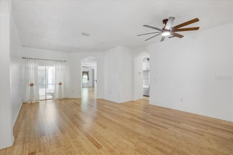 House in Holiday, Florida 4 bedrooms, 204.57 sq.m. № 1813021 - photo 4