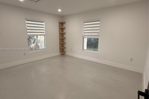 Villa ou maison à louer à Miami, Floride: 2 chambres, 134.89 m2 № 1999279 - photo 16