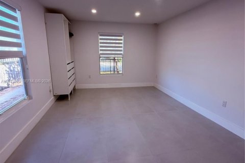Villa ou maison à louer à Miami, Floride: 2 chambres, 134.89 m2 № 1999279 - photo 11