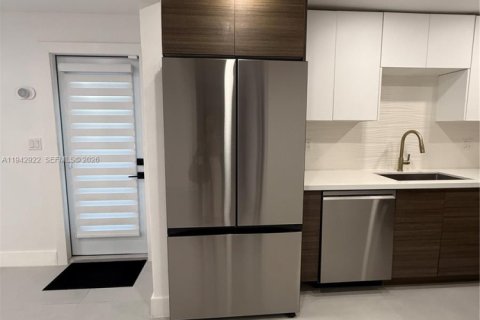 Villa ou maison à louer à Miami, Floride: 2 chambres, 134.89 m2 № 1999279 - photo 7