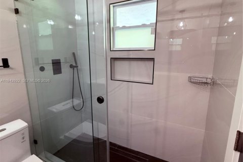 Villa ou maison à louer à Miami, Floride: 2 chambres, 134.89 m2 № 1999279 - photo 15