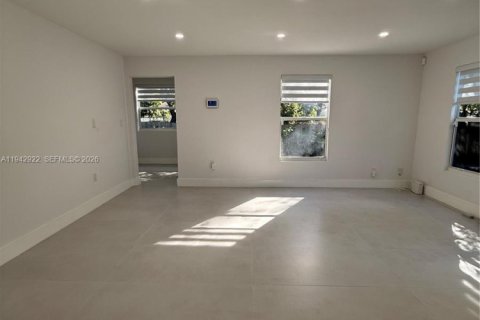 Villa ou maison à louer à Miami, Floride: 2 chambres, 134.89 m2 № 1999279 - photo 5