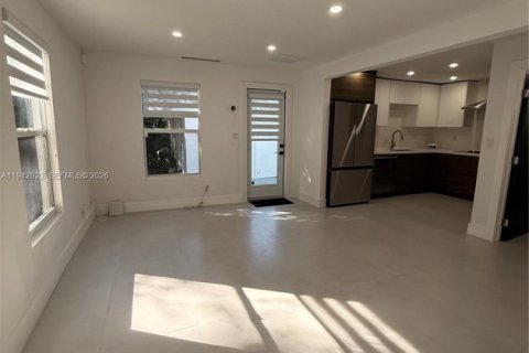 Villa ou maison à louer à Miami, Floride: 2 chambres, 134.89 m2 № 1999279 - photo 4