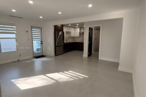 Villa ou maison à louer à Miami, Floride: 2 chambres, 134.89 m2 № 1999279 - photo 3