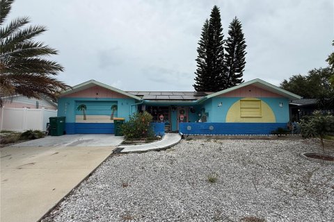 House in Port Richey, Florida 2 bedrooms, 127.09 sq.m. № 2275638