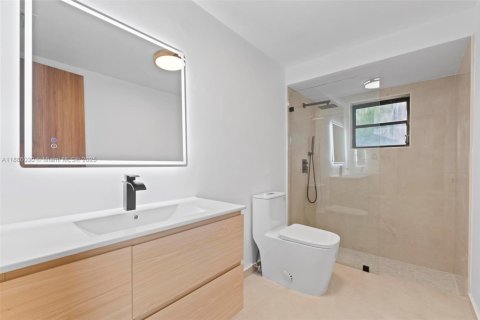 House in Hialeah, Florida 3 bedrooms, 176.51 sq.m. № 1941633 - photo 25