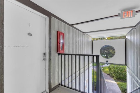 Купить кондоминиум в Тамарак, Флорида 2 спальни, 76.18м2, № 1939034 - фото 2