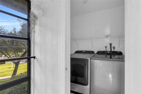 Купить кондоминиум в Тамарак, Флорида 2 спальни, 76.18м2, № 1939034 - фото 7