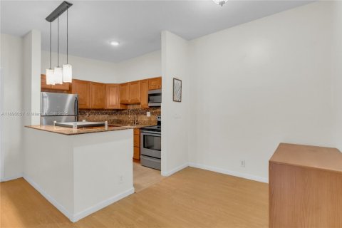 Купить кондоминиум в Тамарак, Флорида 2 спальни, 76.18м2, № 1939034 - фото 8