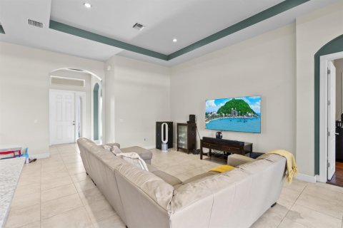 House in Port St. Lucie, Florida 3 bedrooms, 171.13 sq.m. № 2253389 - photo 25