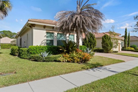 House in Port St. Lucie, Florida 3 bedrooms, 171.13 sq.m. № 2253389 - photo 4