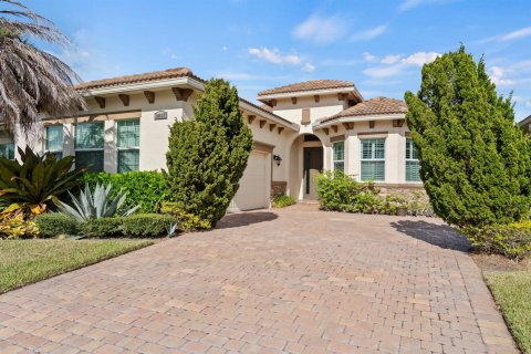 House in Port St. Lucie, Florida 3 bedrooms, 171.13 sq.m. № 2253389 - photo 2