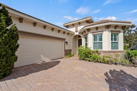 House in Port St. Lucie, Florida 3 bedrooms, 171.13 sq.m. № 2253389