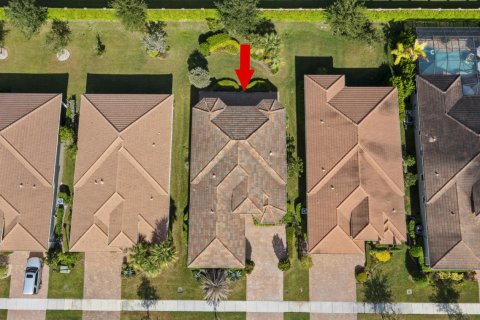 House in Port St. Lucie, Florida 3 bedrooms, 171.13 sq.m. № 2253389 - photo 11