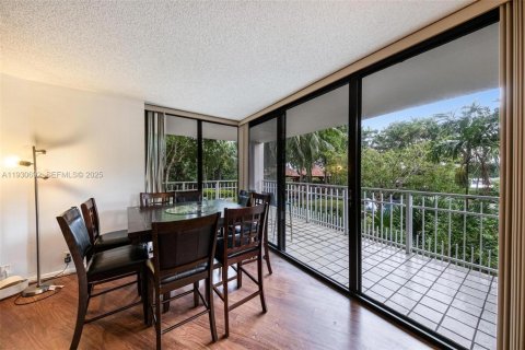 Condo in Miami, Florida, 3 bedrooms  № 2061190