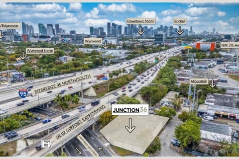 Propiedad comercial en venta en Miami, Florida № 1938235 - foto 1