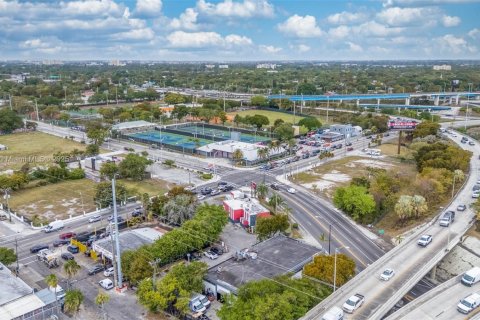 Propiedad comercial en venta en Miami, Florida № 1938235 - foto 27