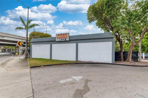 Commercial property in Miami, Florida № 1938235 - photo 6