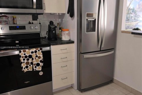 House in Miami, Florida 1 bedroom, 80.64 sq.m. № 1891431 - photo 5