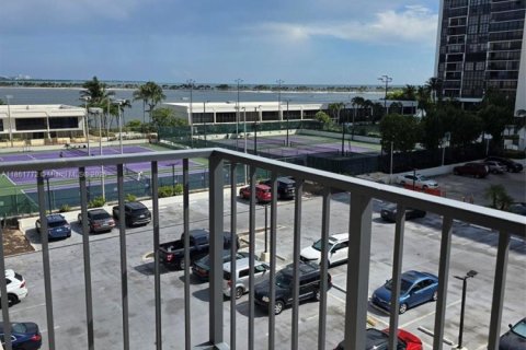 House in Miami, Florida 1 bedroom, 80.64 sq.m. № 1891431 - photo 11