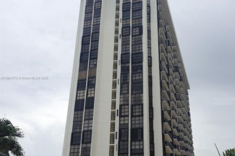 House in Miami, Florida 1 bedroom, 80.64 sq.m. № 1891431 - photo 1