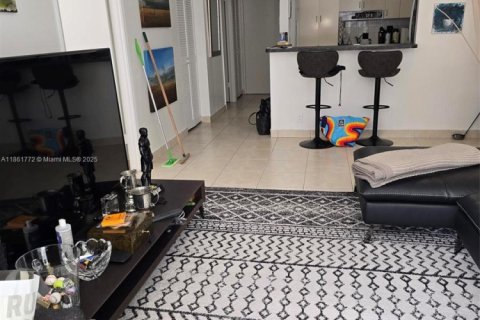 House in Miami, Florida 1 bedroom, 80.64 sq.m. № 1891431 - photo 6