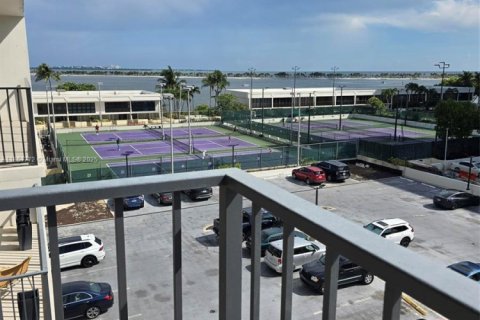 House in Miami, Florida 1 bedroom, 80.64 sq.m. № 1891431 - photo 9